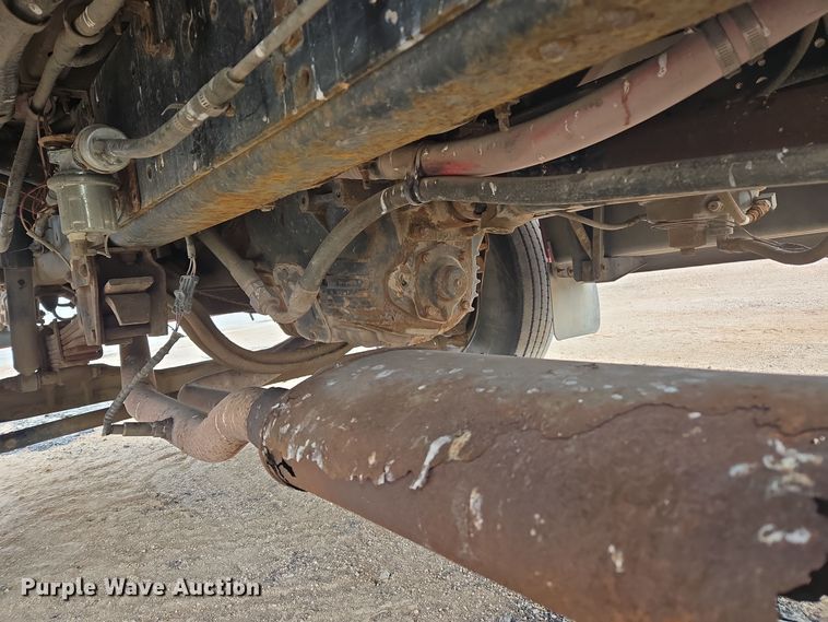 image for item ER5046 1995 Ford F700 spreader truck