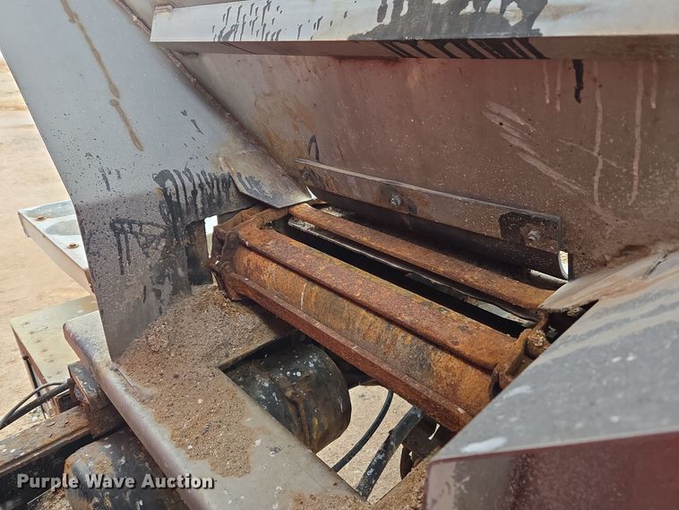 image for item ER5046 1995 Ford F700 spreader truck