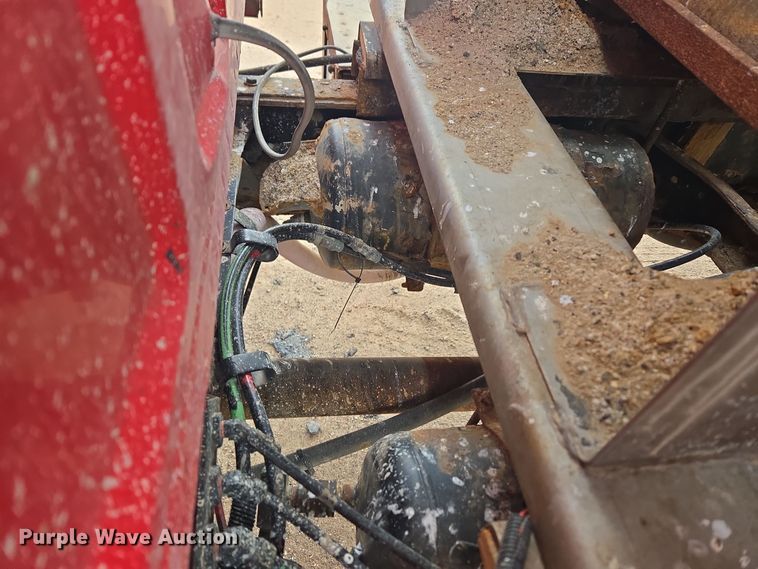 image for item ER5046 1995 Ford F700 spreader truck