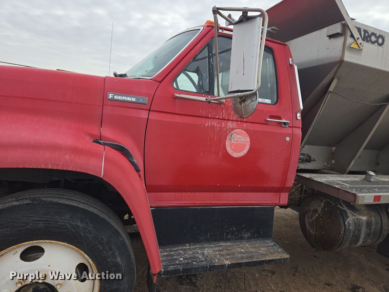 image for item ER5046 1995 Ford F700 spreader truck