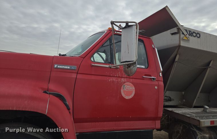 image for item ER5046 1995 Ford F700 spreader truck
