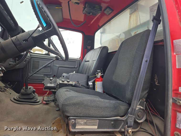 image for item ER5046 1995 Ford F700 spreader truck