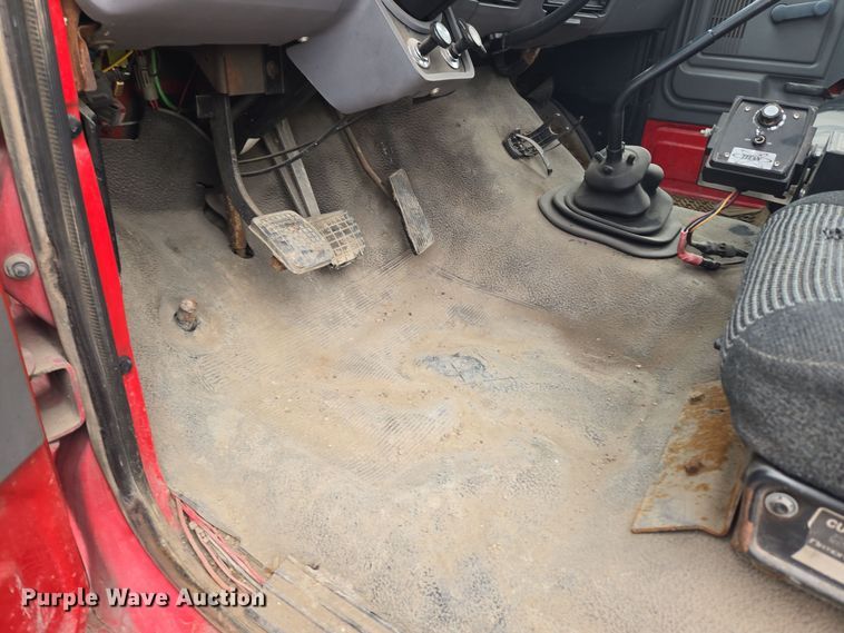 image for item ER5046 1995 Ford F700 spreader truck