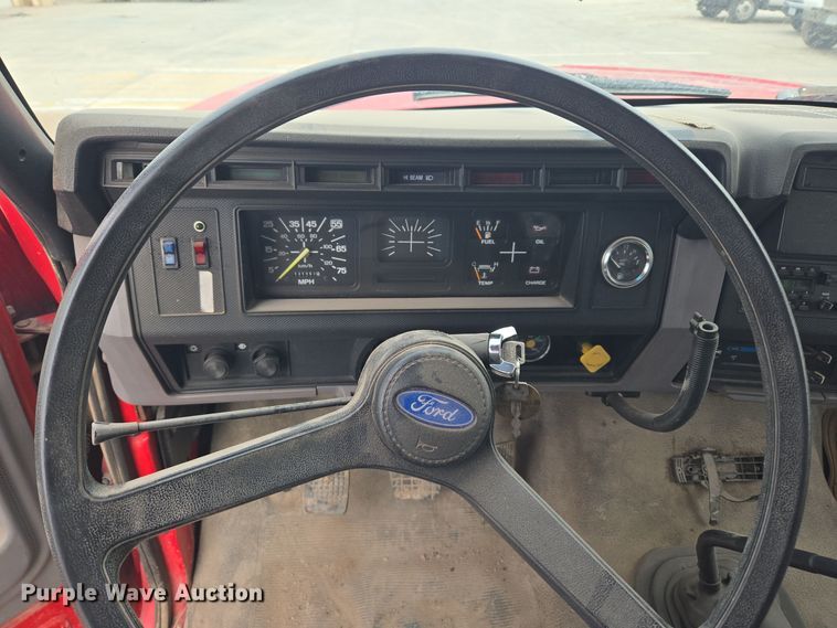 image for item ER5046 1995 Ford F700 spreader truck