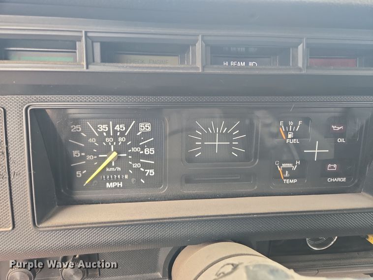 image for item ER5046 1995 Ford F700 spreader truck