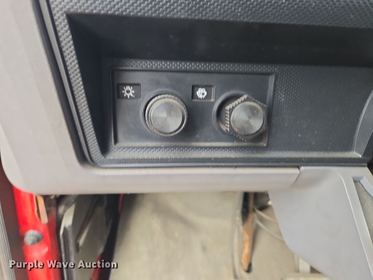 image for item ER5046 1995 Ford F700 spreader truck