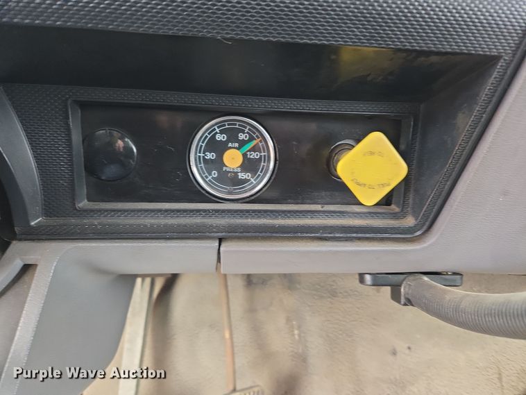 image for item ER5046 1995 Ford F700 spreader truck