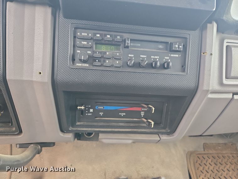 image for item ER5046 1995 Ford F700 spreader truck