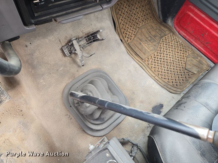 image for item ER5046 1995 Ford F700 spreader truck