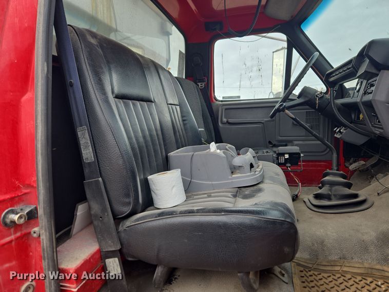 image for item ER5046 1995 Ford F700 spreader truck