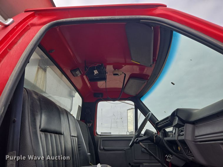 image for item ER5046 1995 Ford F700 spreader truck