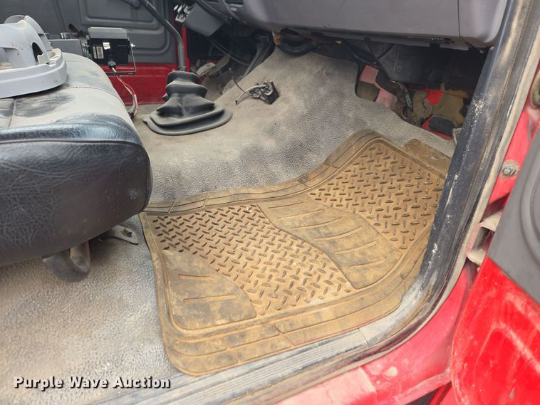 image for item ER5046 1995 Ford F700 spreader truck