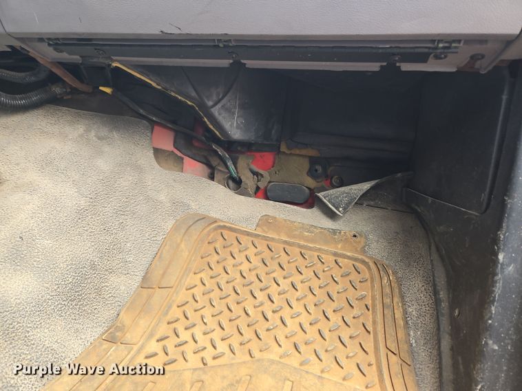 image for item ER5046 1995 Ford F700 spreader truck