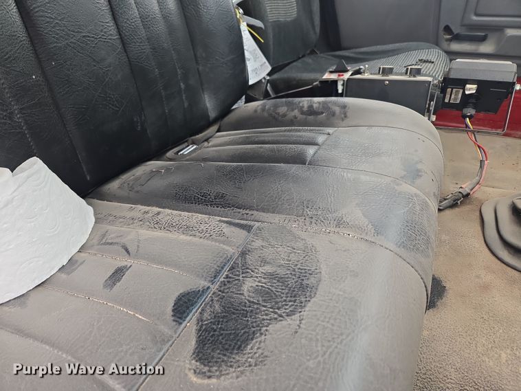 image for item ER5046 1995 Ford F700 spreader truck