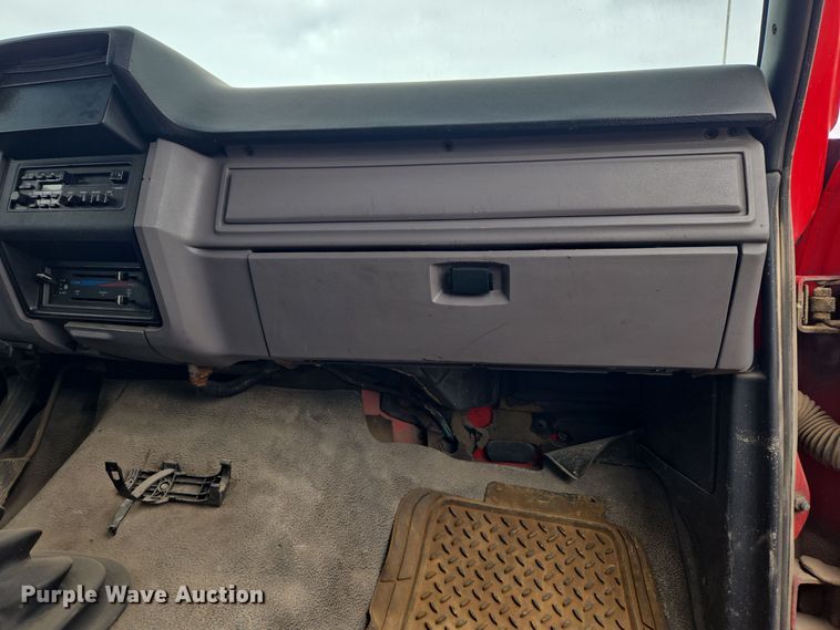 image for item ER5046 1995 Ford F700 spreader truck