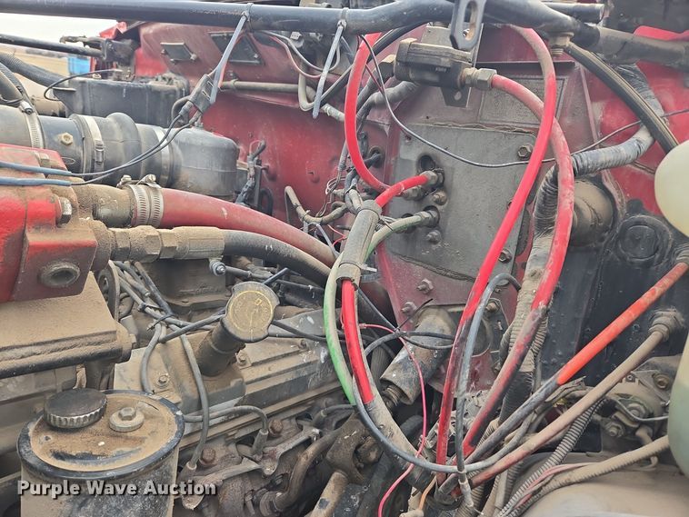 image for item ER5046 1995 Ford F700 spreader truck