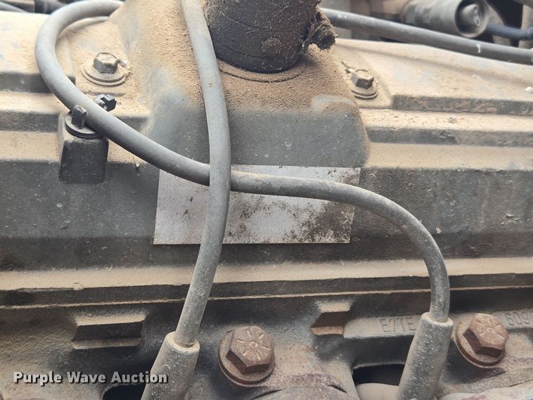 image for item ER5046 1995 Ford F700 spreader truck