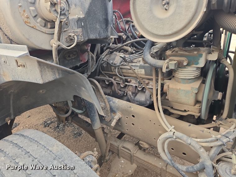 image for item ER5046 1995 Ford F700 spreader truck