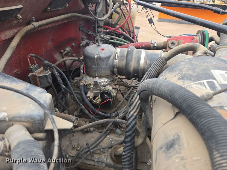 image for item ER5046 1995 Ford F700 spreader truck