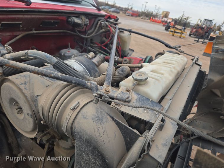 image for item ER5046 1995 Ford F700 spreader truck