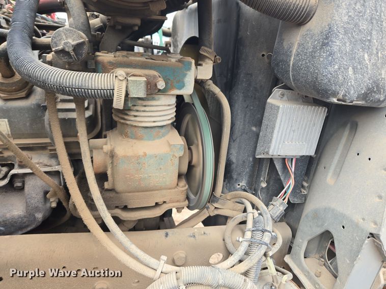 image for item ER5046 1995 Ford F700 spreader truck