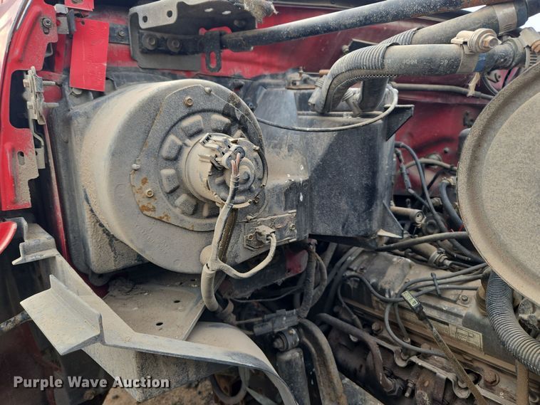 image for item ER5046 1995 Ford F700 spreader truck