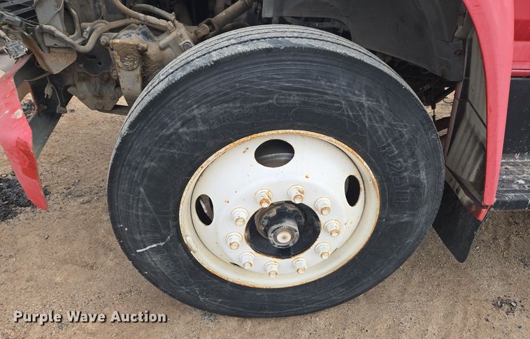 image for item ER5046 1995 Ford F700 spreader truck