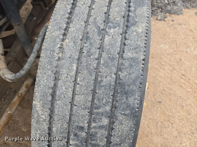 image for item ER5046 1995 Ford F700 spreader truck