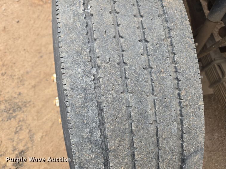 image for item ER5046 1995 Ford F700 spreader truck