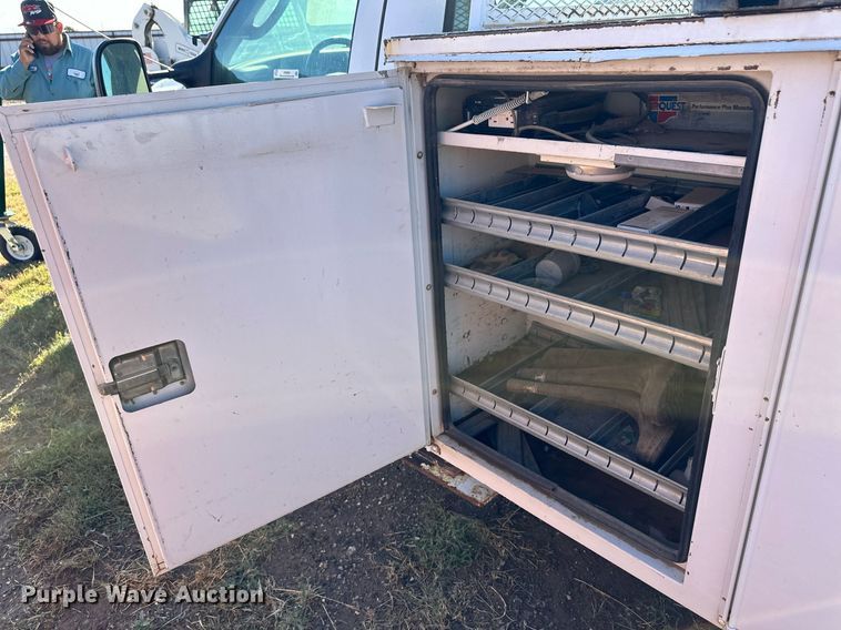 image for item ER8093 2004 Ford F550 Super Duty bucket truck