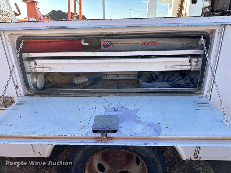 image for item ER8093 2004 Ford F550 Super Duty bucket truck