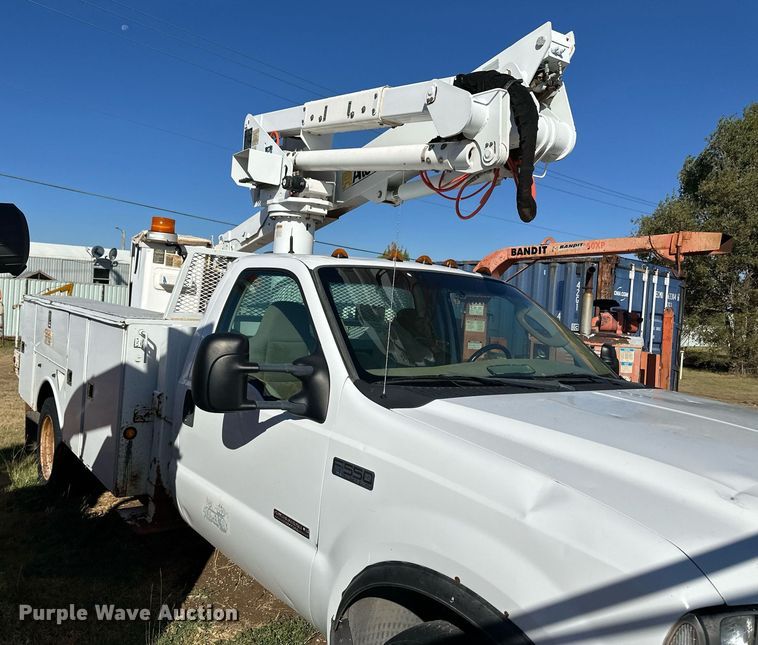 image for item ER8093 2004 Ford F550 Super Duty bucket truck