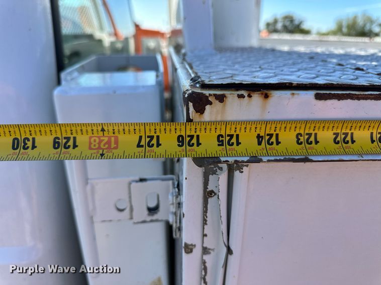 image for item ER8093 2004 Ford F550 Super Duty bucket truck