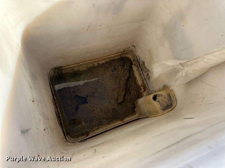 image for item ER8093 2004 Ford F550 Super Duty bucket truck