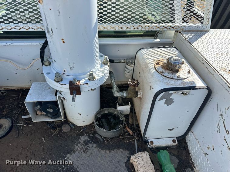 image for item ER8093 2004 Ford F550 Super Duty bucket truck