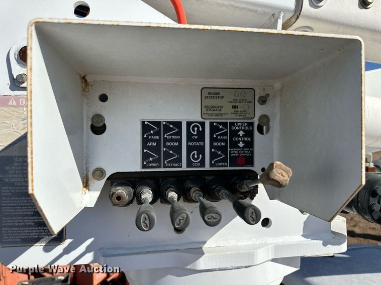 image for item ER8093 2004 Ford F550 Super Duty bucket truck