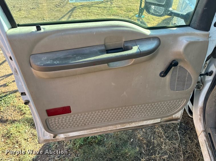 image for item ER8093 2004 Ford F550 Super Duty bucket truck