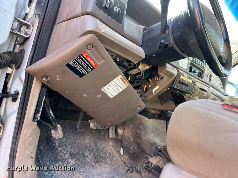 image for item ER8093 2004 Ford F550 Super Duty bucket truck