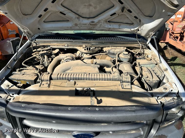 image for item ER8093 2004 Ford F550 Super Duty bucket truck