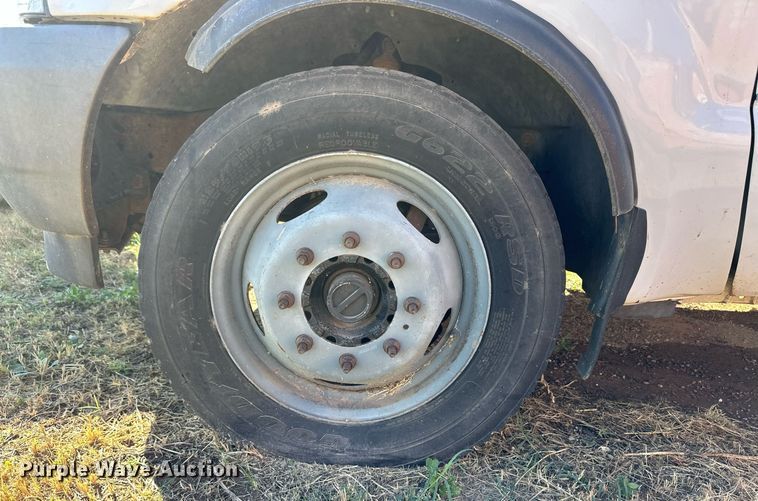 image for item ER8093 2004 Ford F550 Super Duty bucket truck