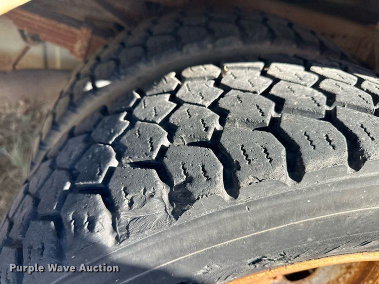 image for item ER8093 2004 Ford F550 Super Duty bucket truck