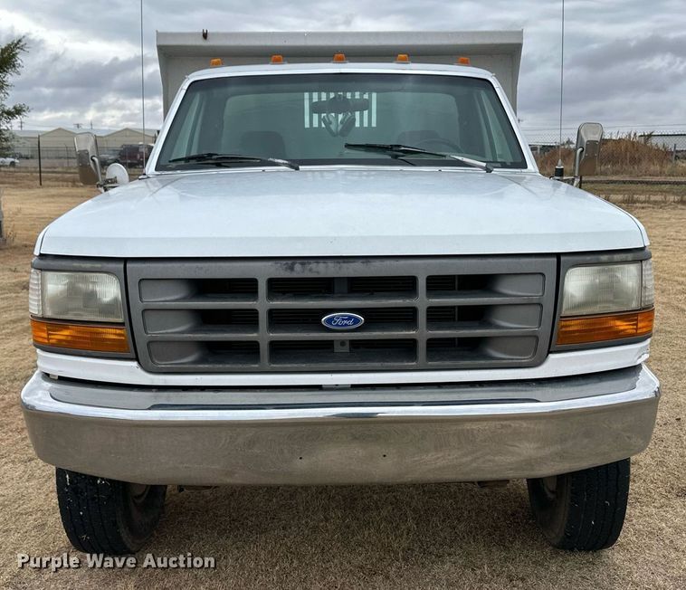 image for item ER8212 1993 Ford F450 Super Duty dump truck