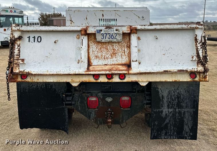 image for item ER8212 1993 Ford F450 Super Duty dump truck