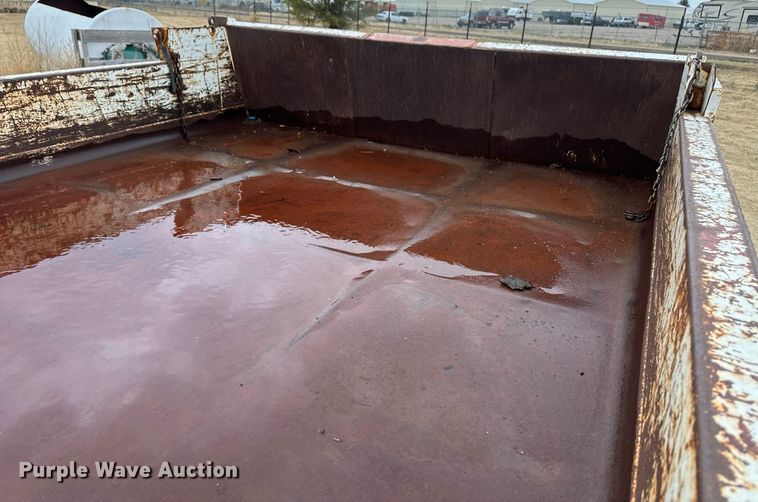 image for item ER8212 1993 Ford F450 Super Duty dump truck