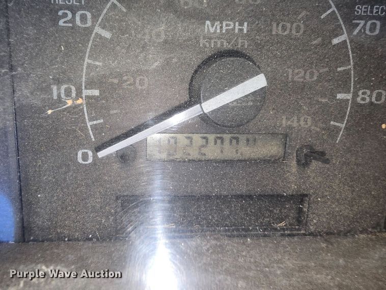 image for item ER8212 1993 Ford F450 Super Duty dump truck