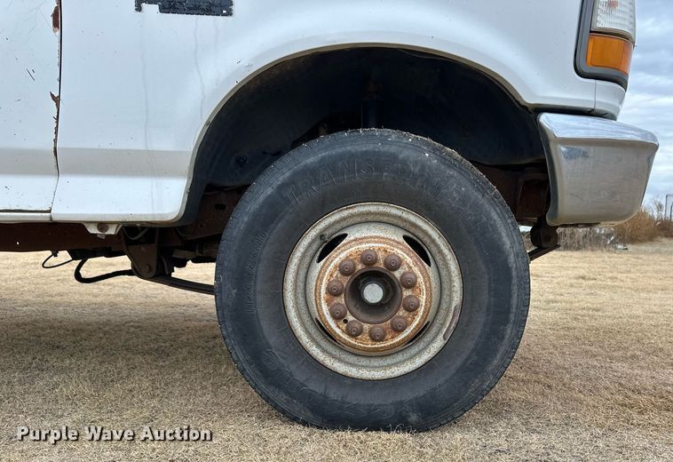 image for item ER8212 1993 Ford F450 Super Duty dump truck