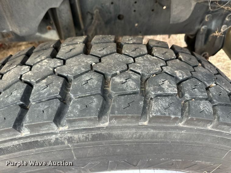 image for item ER8532 2000 GMC C6500 dump flatbed truck