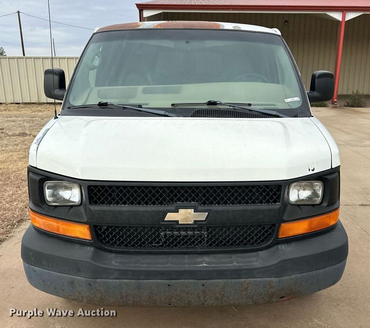 image for item ER8534 2004 Chevrolet Express 3500 van