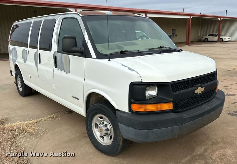 image for item ER8534 2004 Chevrolet Express 3500 van