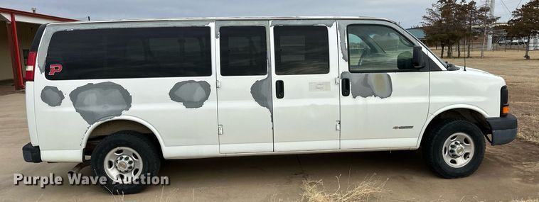 image for item ER8534 2004 Chevrolet Express 3500 van